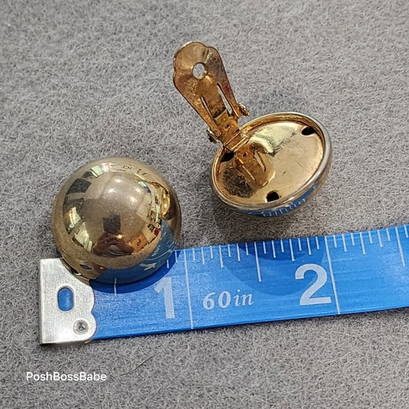 Vintage signed Bergère gold tone round button clip earrings - Picture 7 of 7